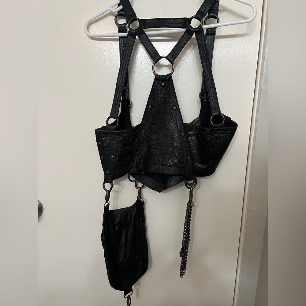 Black Leather Harness with Snakeskin and Chain Detail- size Large - Picture 5 of 8
